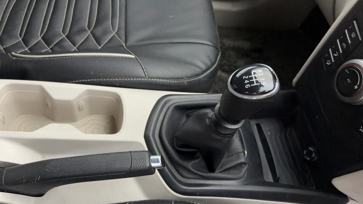 2019 Mahindra XUV300 W4 1.2 PETROL, Petrol, Manual, 27,390 km, Gear Lever