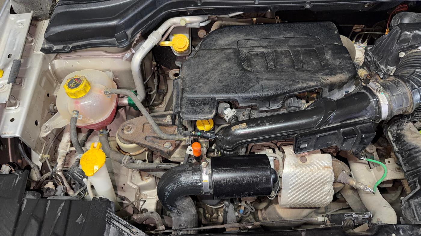 2019 Mahindra XUV300 W4 1.2 PETROL, Petrol, Manual, 27,390 km, Engine View - Right