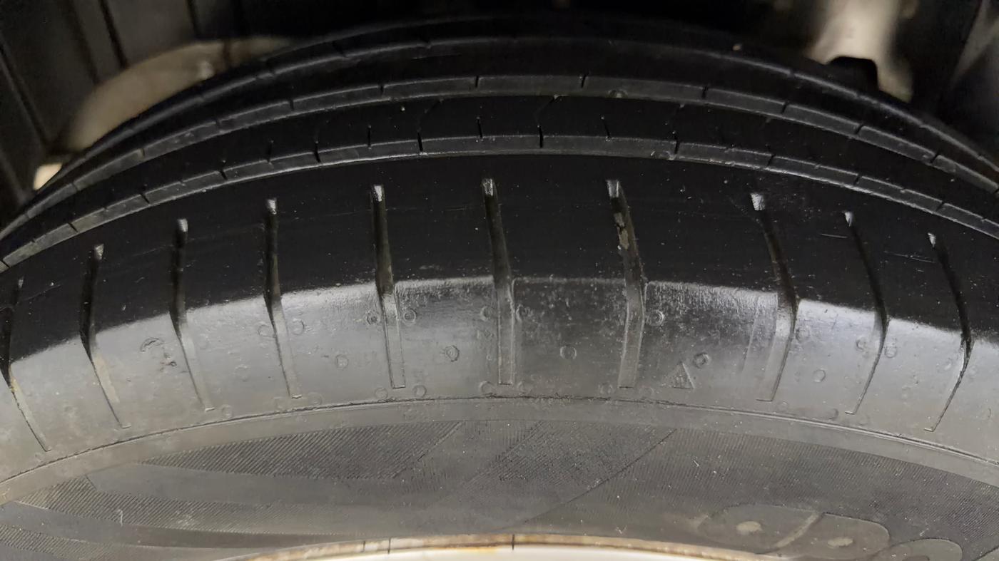 2019 Mahindra XUV300 W4 1.2 PETROL, Petrol, Manual, 27,390 km, Right Rear Tyre Tread