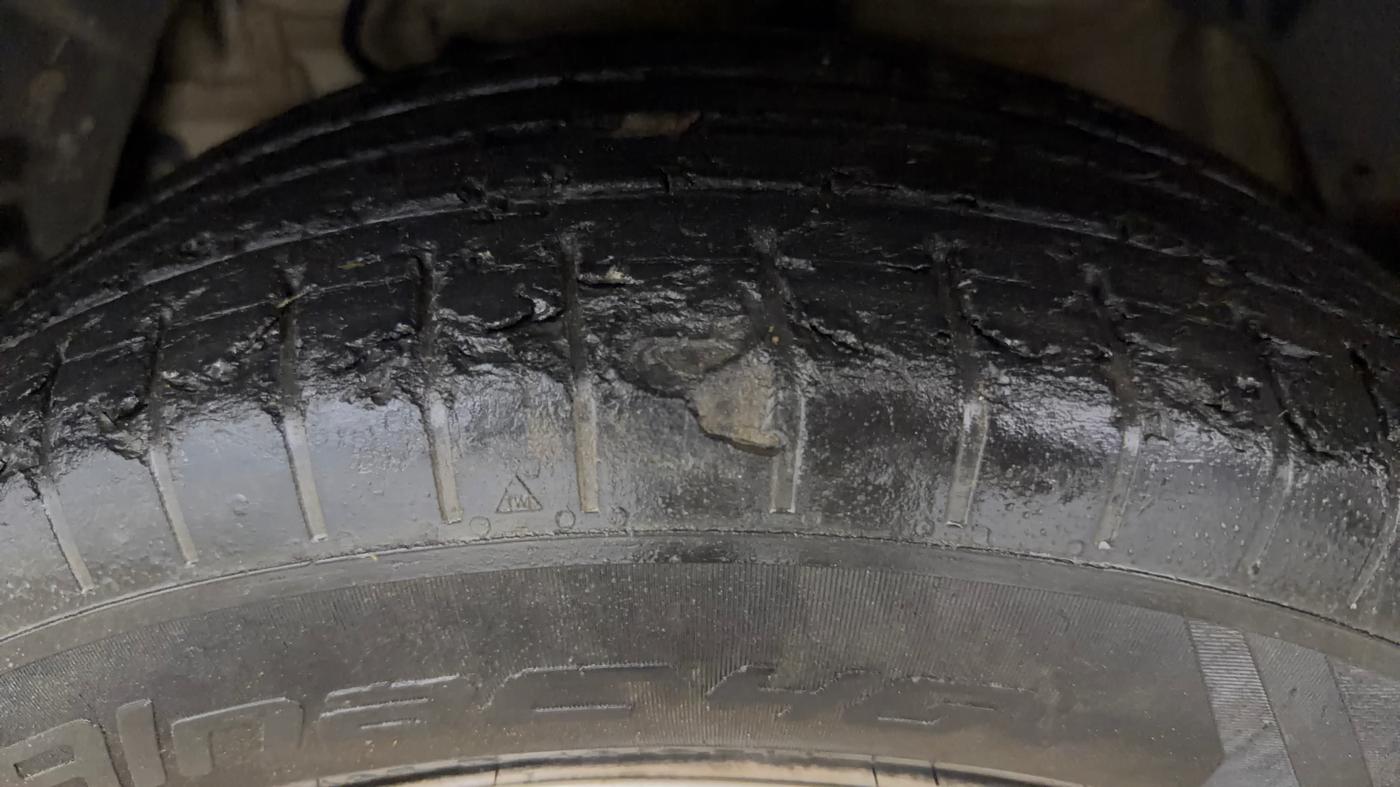 2019 Mahindra XUV300 W4 1.2 PETROL, Petrol, Manual, 27,390 km, Left Front Tyre Tread