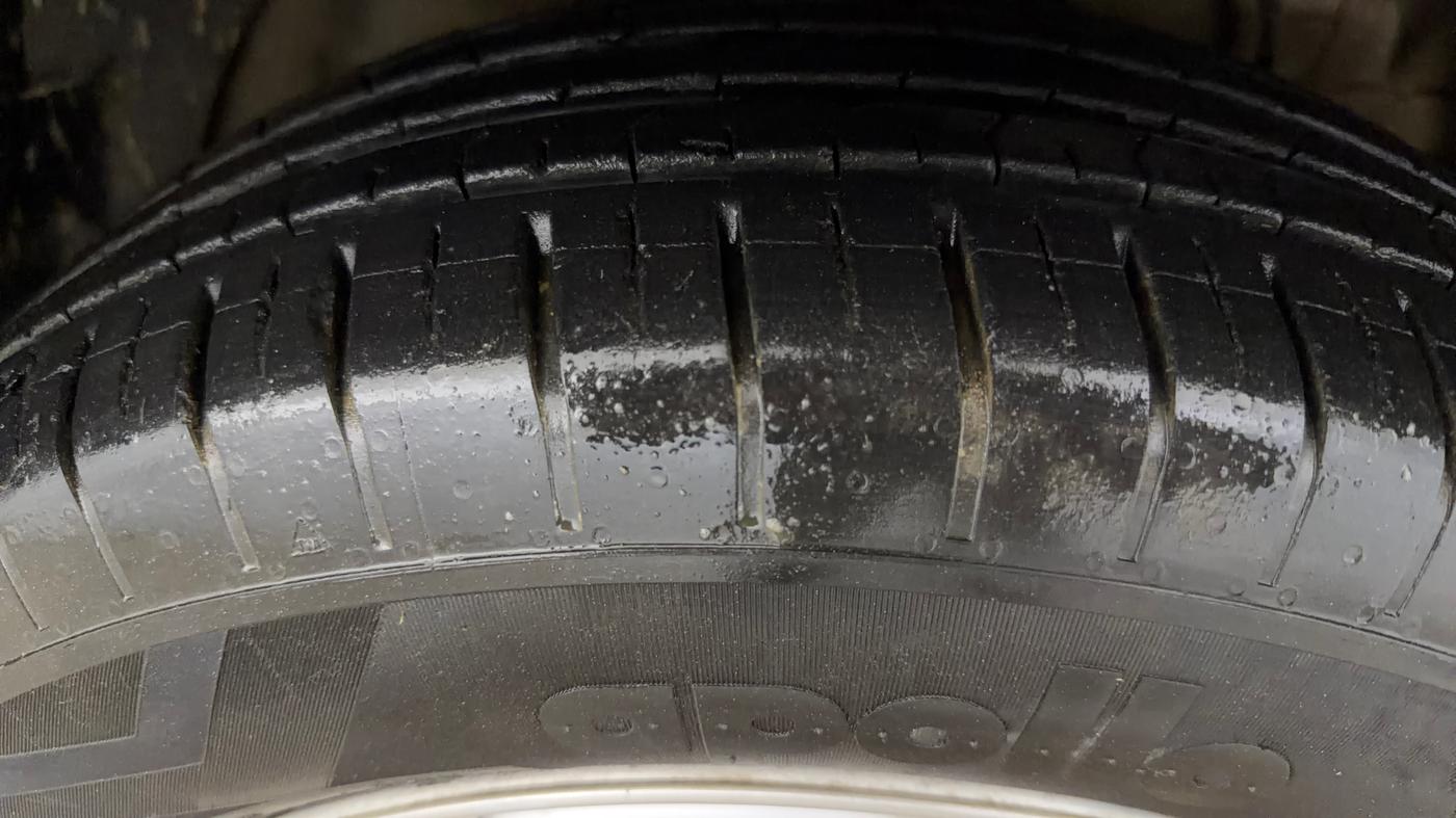2019 Mahindra XUV300 W4 1.2 PETROL, Petrol, Manual, 27,390 km, Right Front Tyre Tread