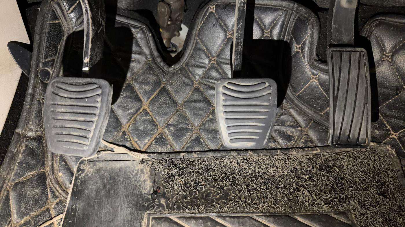 2019 Mahindra XUV300 W4 1.2 PETROL, Petrol, Manual, 27,390 km, Pedals