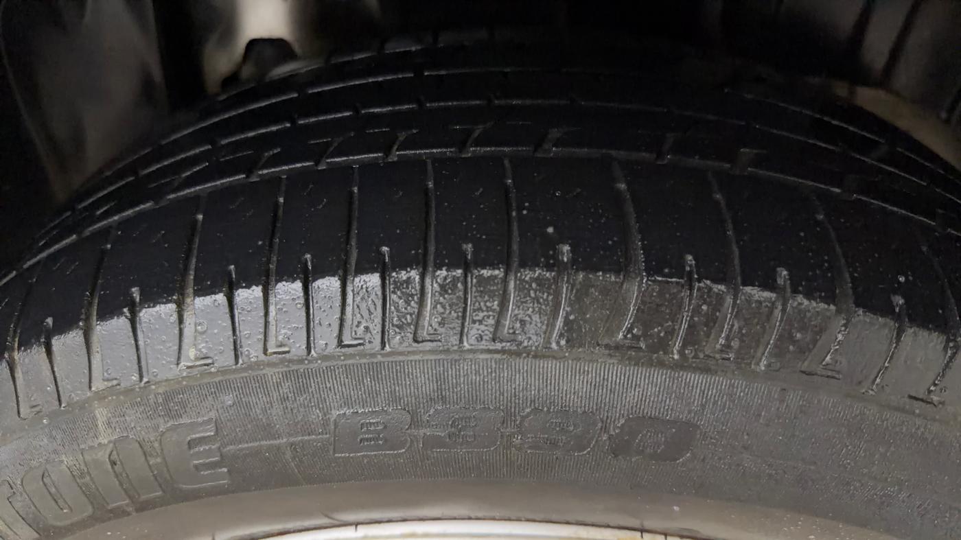 2019 Mahindra XUV300 W4 1.2 PETROL, Petrol, Manual, 27,390 km, Left Rear Tyre Tread