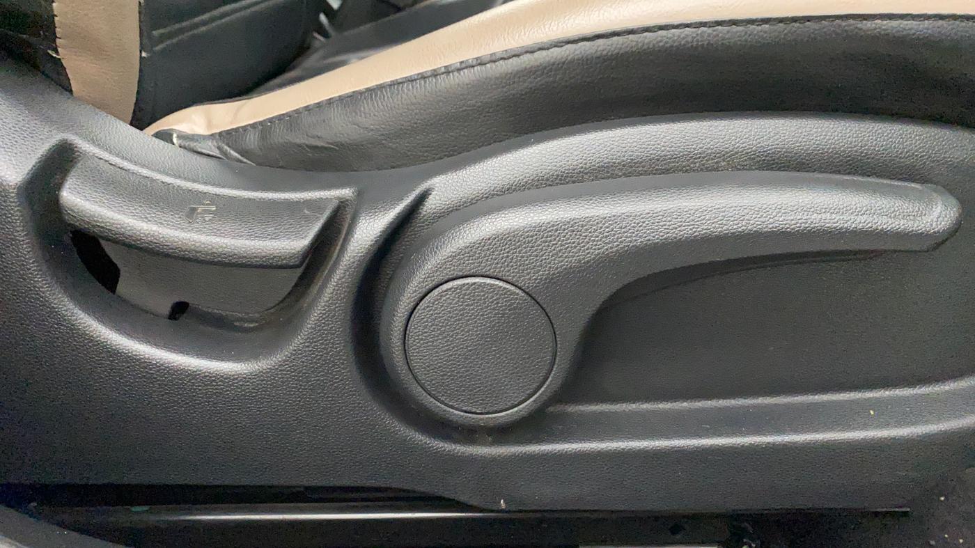 2020 Hyundai Elite i20 1.2 SPORTS PLUS VTVT, Petrol, Manual, 6,364 km, Driver Side Adjustment Panel