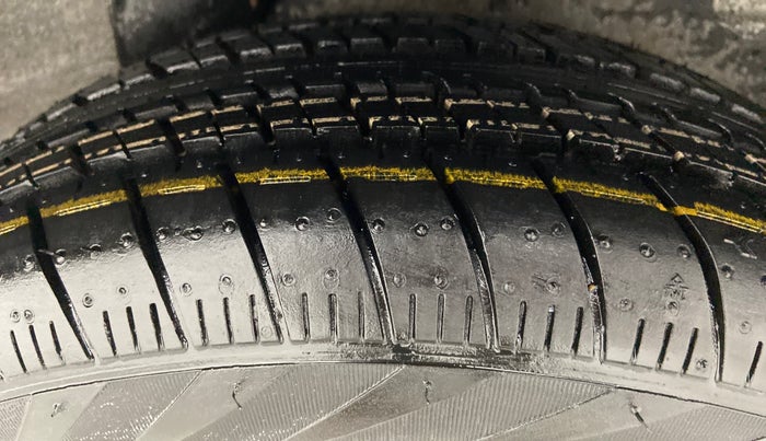 2011 Hyundai i20 MAGNA O 1.2, Petrol, Manual, 82,861 km, Left Rear Tyre Tread