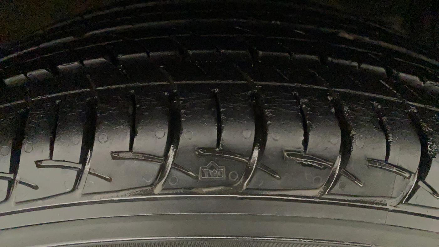 2013 Maruti Ertiga VXI CNG, CNG, Manual, 26,642 km, Right Front Tyre Tread