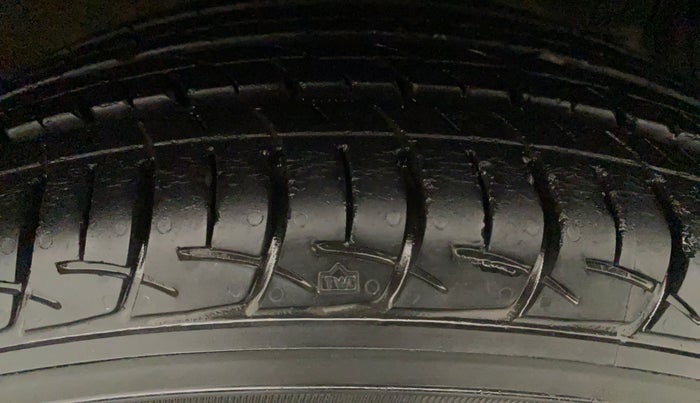 2013 Maruti Ertiga VXI CNG, CNG, Manual, 26,642 km, Right Front Tyre Tread