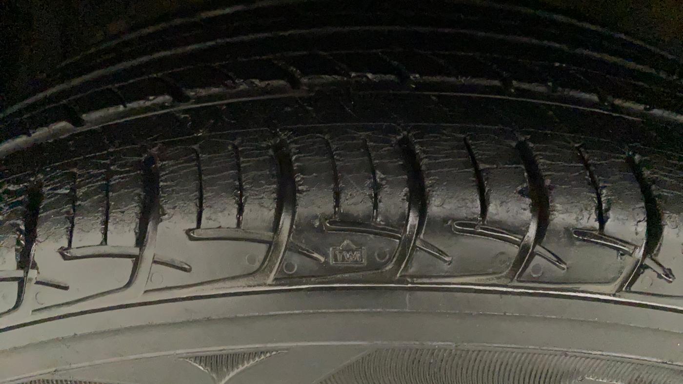 2013 Maruti Ertiga VXI CNG, CNG, Manual, 26,642 km, Left Front Tyre Tread
