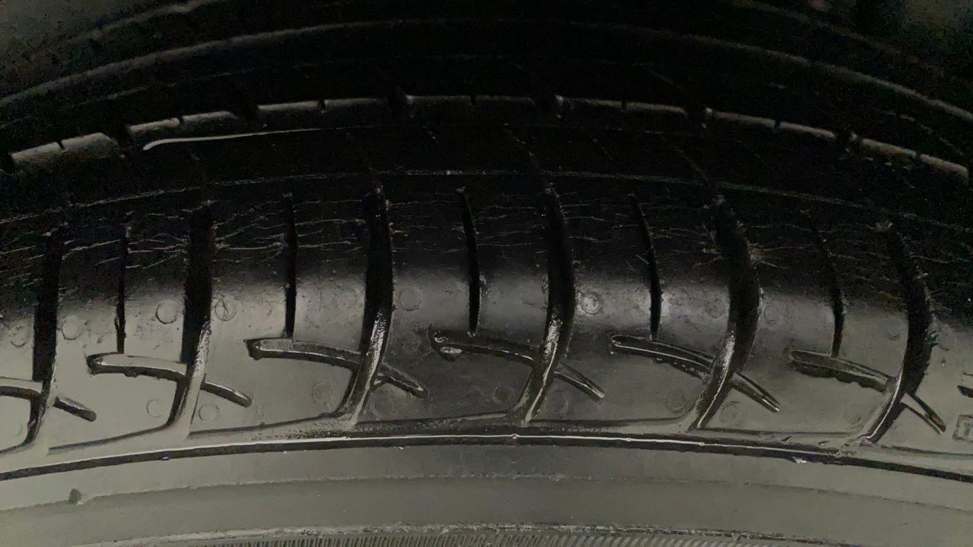 2013 Maruti Ertiga VXI CNG, CNG, Manual, 26,642 km, Left Rear Tyre Tread