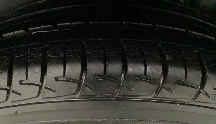 2013 Maruti Ertiga VXI CNG, CNG, Manual, 26,642 km, Left Rear Tyre Tread