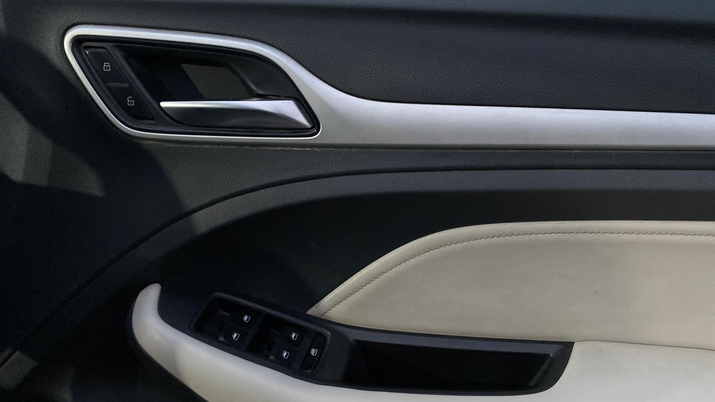 2022 MG ASTOR SHARP 1.5 MT SANGARIA, CNG, Manual, 78,218 km, Driver Side Door Panels Control