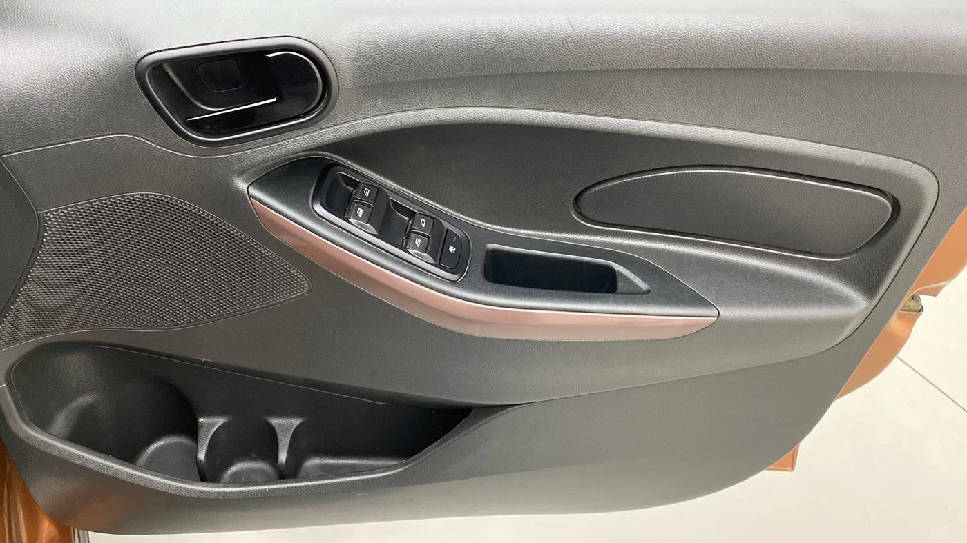 2020 Ford FREESTYLE TITANIUM 1.2 TI-VCT MT, Petrol, Manual, 34,265 km, Driver Side Door Panels Control