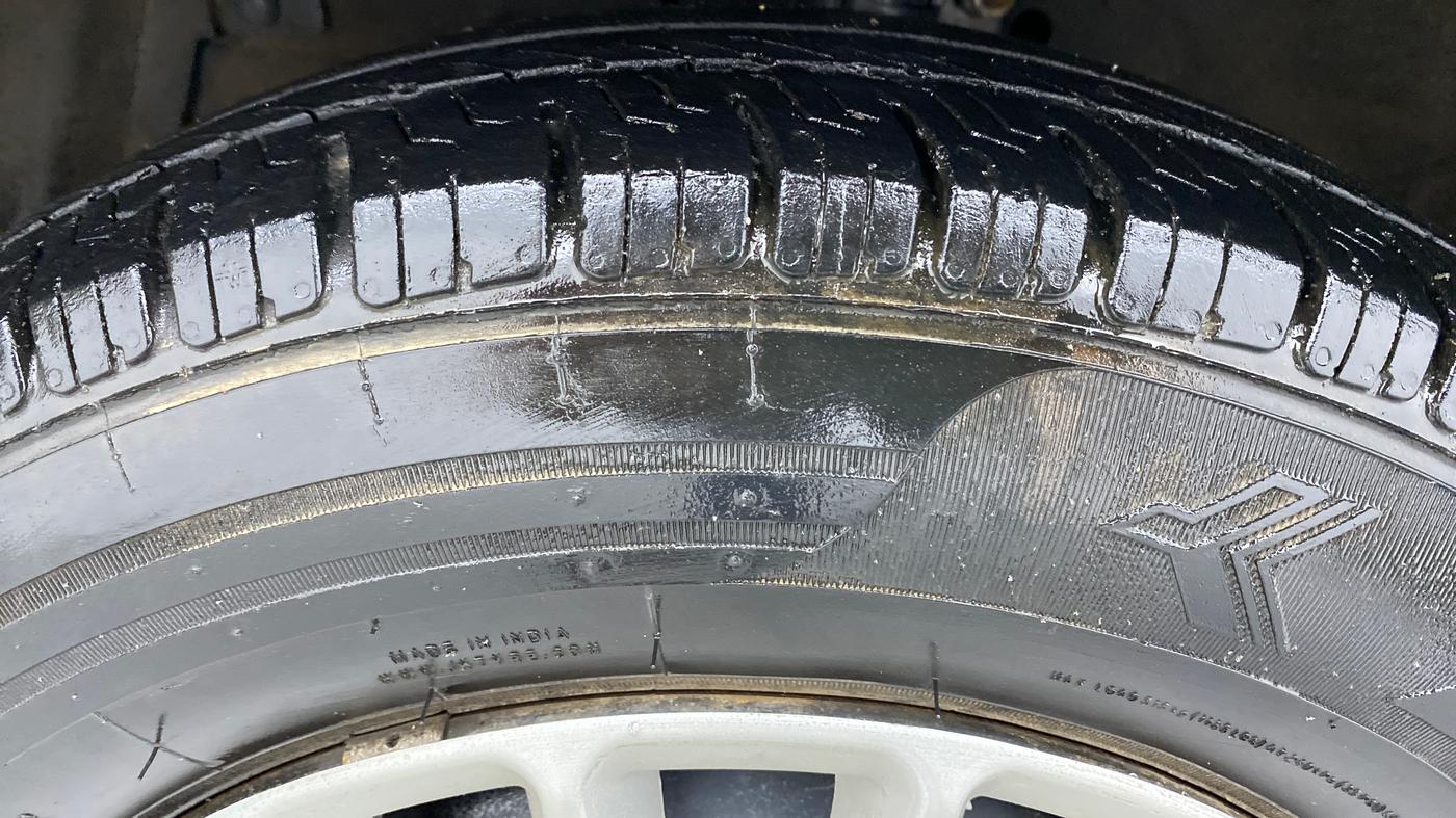 2014 Maruti Swift VXI D, Petrol, Manual, 55,242 km, Left Front Tyre Tread