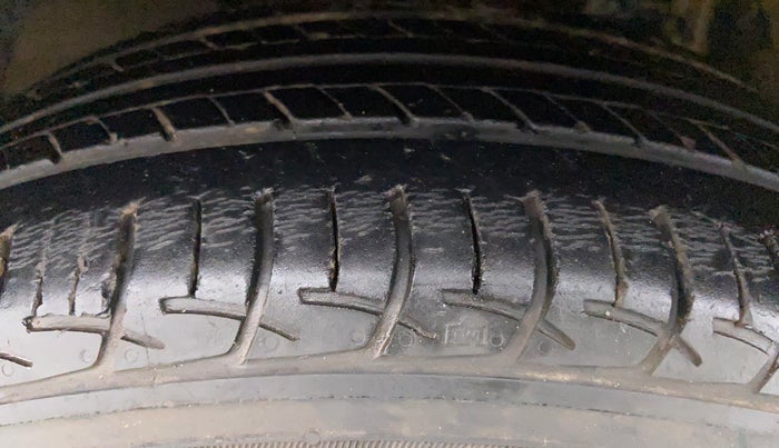 2017 Maruti Baleno DELTA 1.2 K12, Petrol, Manual, 29,396 km, Left Front Tyre Tread