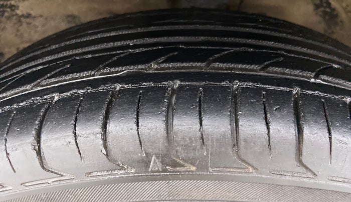 2013 Maruti Wagon R 1.0 VXI, Petrol, Manual, 73,569 km, Left Front Tyre Tread