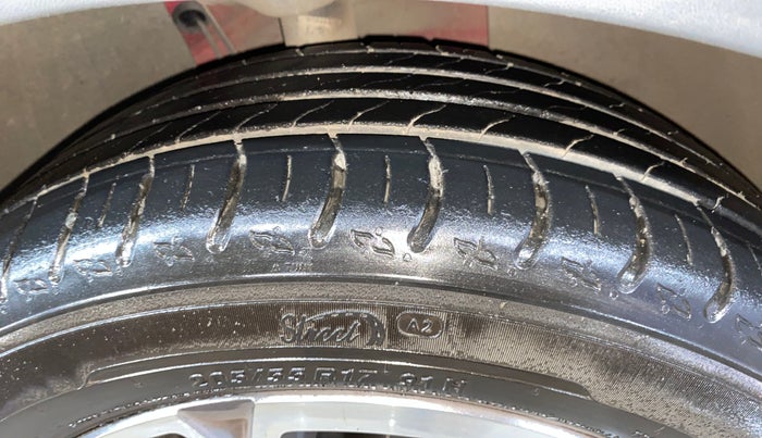 2023 Skoda KUSHAQ STYLE 1.0L TSI AT (6 AIRBAGS), Petrol, Automatic, 15,828 km, Right Front Tyre Tread