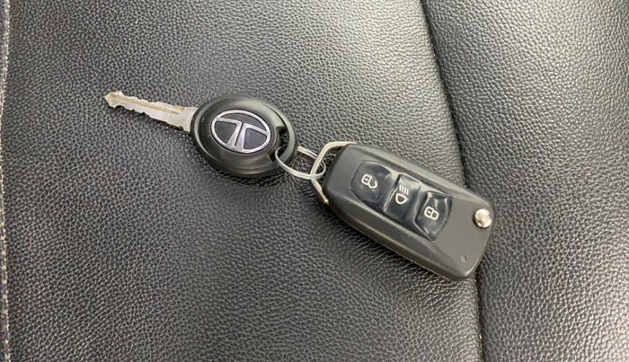 2016 Tata Tiago XZ PETROL, Petrol, Manual, 40,949 km, Key Close Up