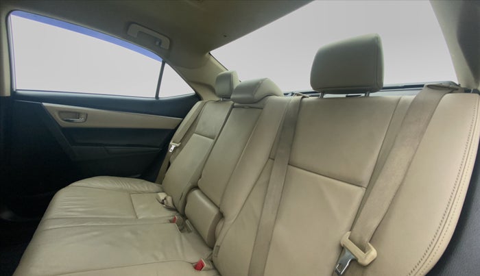 2016 Toyota Corolla Altis VL AT, Petrol, Automatic, 91,113 km, Right Side Rear Door Cabin