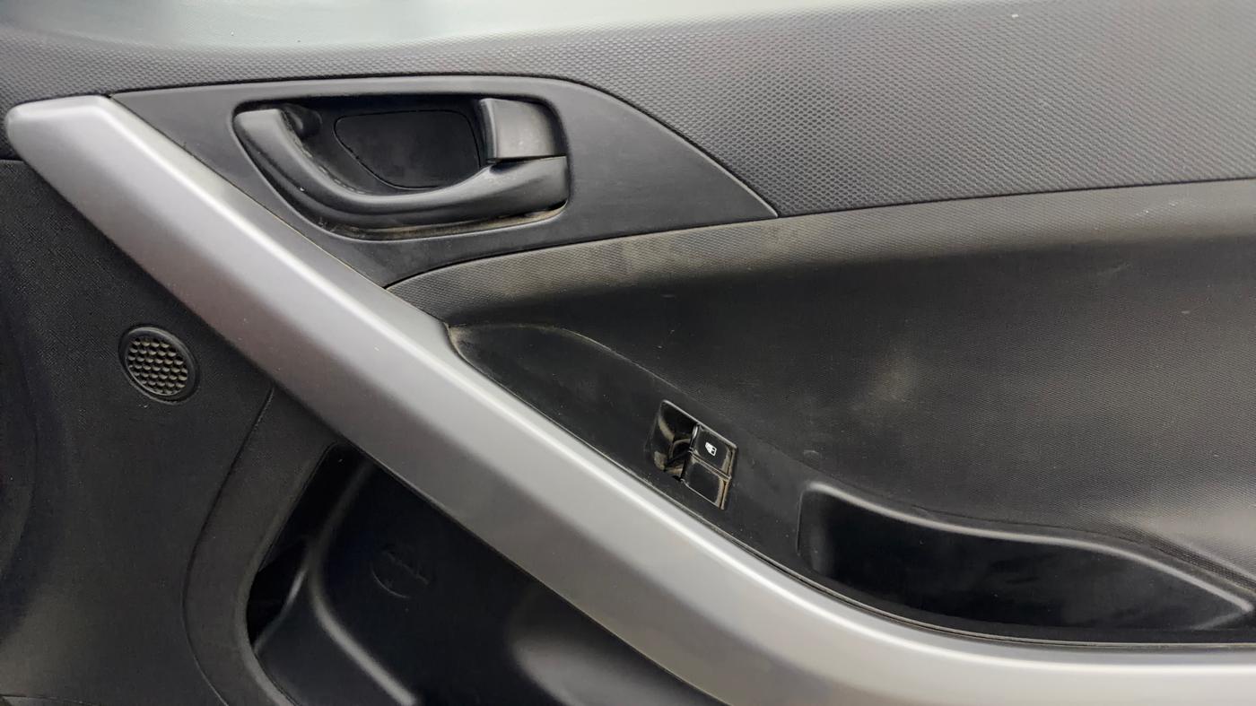 2020 Tata NEXON XE PETROL, Petrol, Manual, 1,47,594 km, Driver Side Door Panels Control