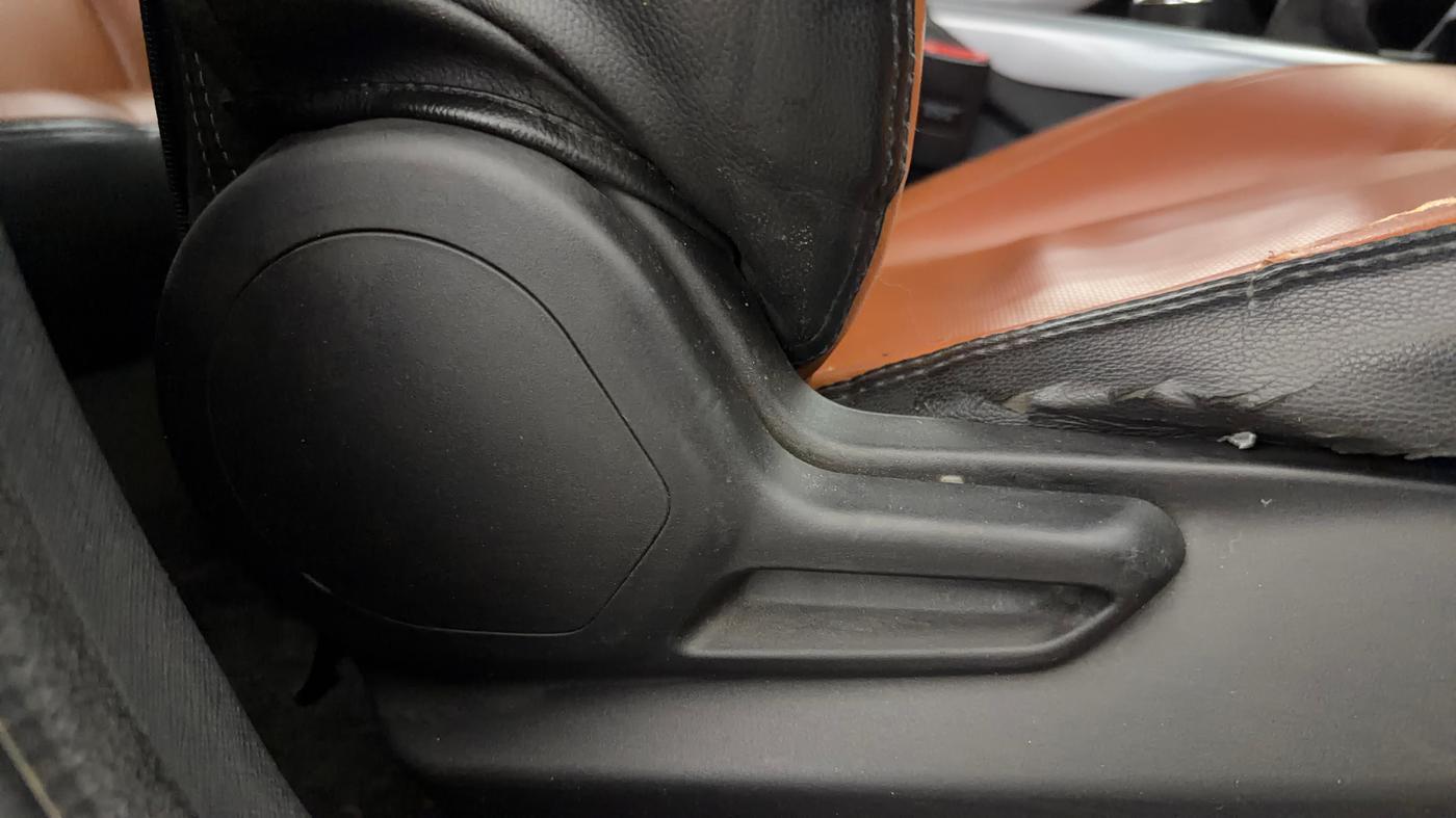 2020 Tata NEXON XE PETROL, Petrol, Manual, 1,47,594 km, Driver Side Adjustment Panel