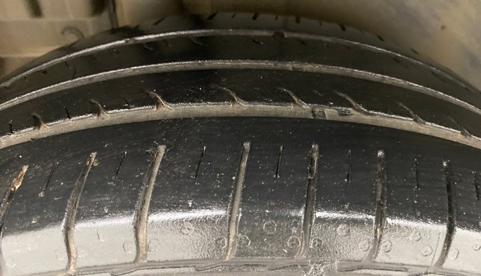 2017 Maruti Swift ZDI, Diesel, Manual, 93,786 km, Right Rear Tyre Tread
