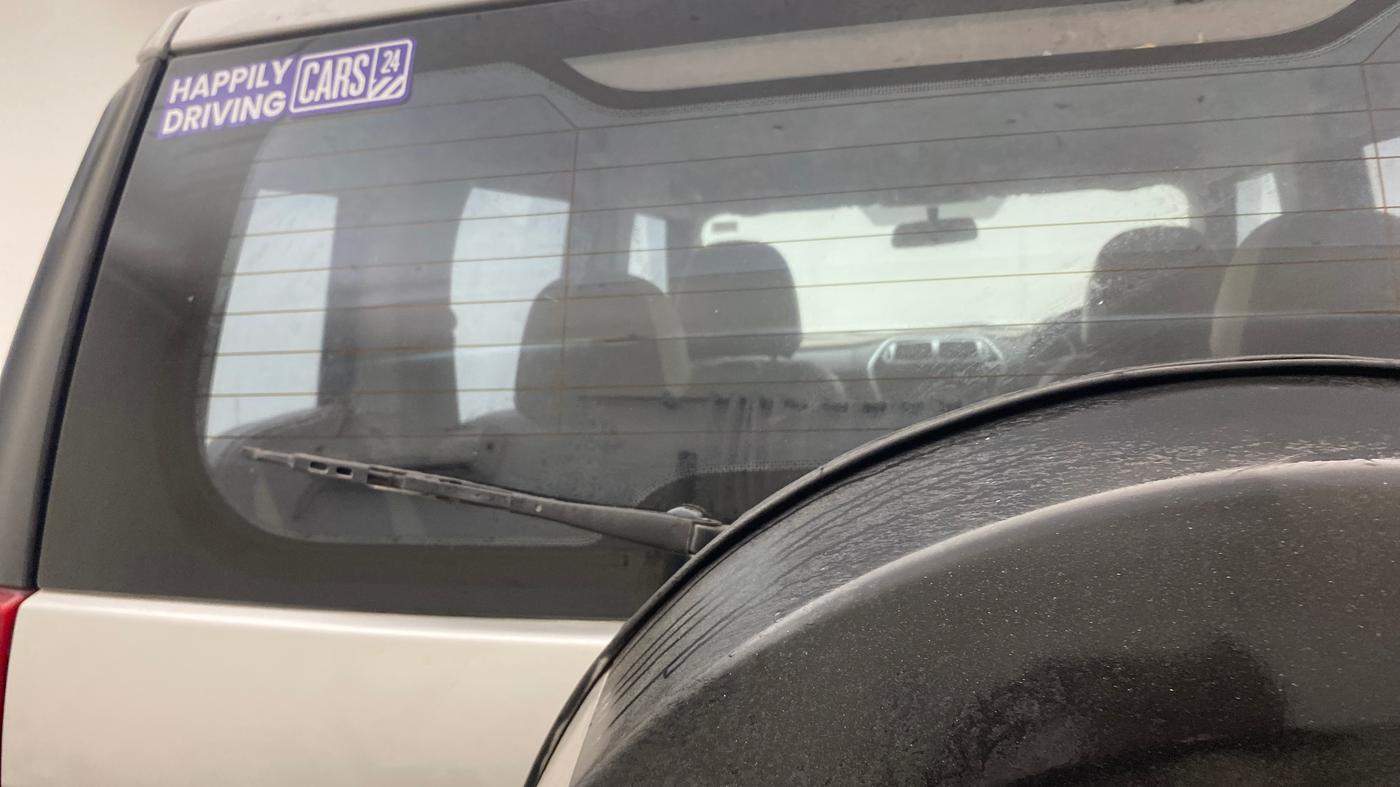 2018 Mahindra TUV300 T8, Diesel, Manual, 1,10,291 km, Rear Wiper