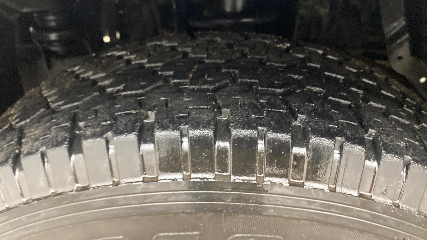 2018 Mahindra TUV300 T8, Diesel, Manual, 1,10,291 km, Left Front Tyre Tread