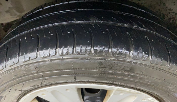 2014 Honda Brio S MT, Petrol, Manual, 62,252 km, Left Front Tyre Tread