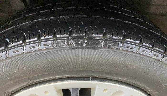 2014 Honda Brio S MT, Petrol, Manual, 62,252 km, Right Rear Tyre Tread