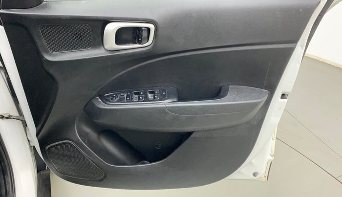 2022 Hyundai VENUE S 1.2, Petrol, Manual, 94,311 km, Driver Side Door Panels Control