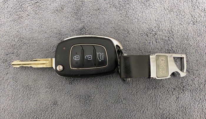 2022 Hyundai VENUE S 1.2, Petrol, Manual, 94,311 km, Key Close Up