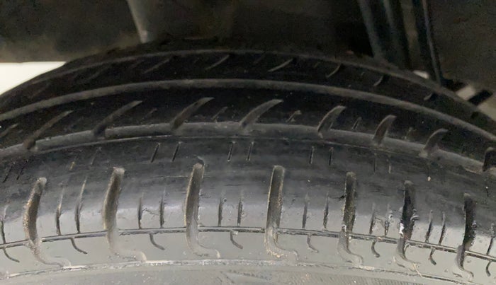 2015 Renault Kwid RXT 0.8, Petrol, Manual, 49,788 km, Right Rear Tyre Tread