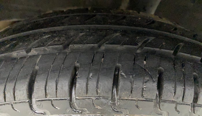 2015 Renault Kwid RXT 0.8, Petrol, Manual, 49,788 km, Left Rear Tyre Tread