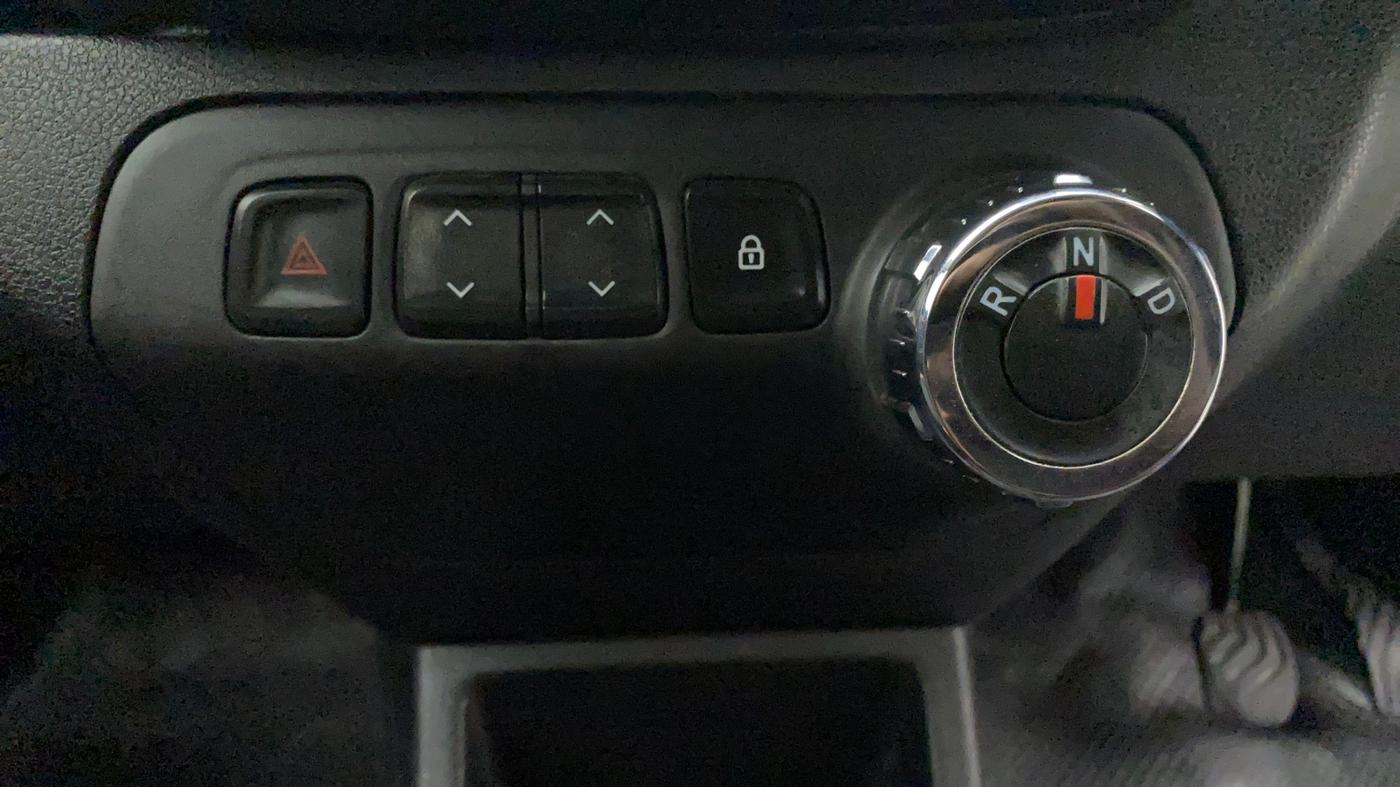 2017 Renault Kwid CLIMBER 1.0 AMT, Petrol, Automatic, 65,372 km, Gear Lever