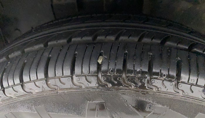 2017 Renault Kwid CLIMBER 1.0 AMT, Petrol, Automatic, 65,372 km, Left Front Tyre Tread