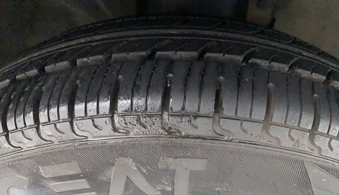 2017 Renault Kwid CLIMBER 1.0 AMT, Petrol, Automatic, 65,372 km, Right Front Tyre Tread