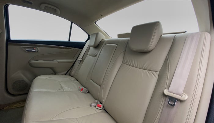 2020 Maruti Ciaz ALPHA 1.5 AT VTVT SHVS, Petrol, Manual, 35,311 km, Right Side Door Cabin View