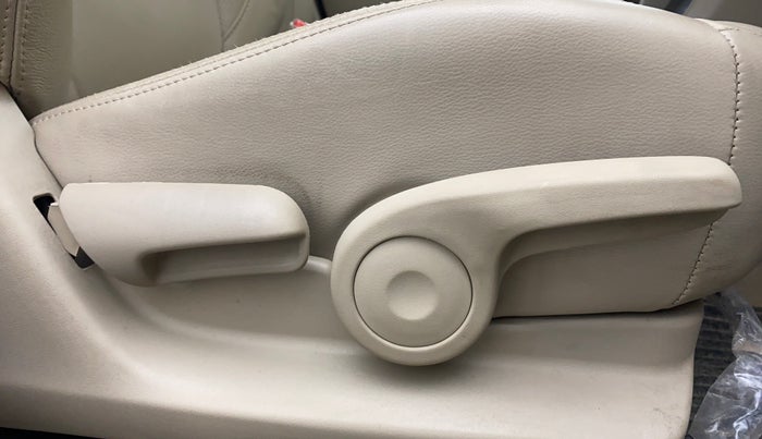 2020 Maruti Ciaz ALPHA 1.5 AT VTVT SHVS, Petrol, Manual, 35,311 km, Driver Side Adjustment Panel