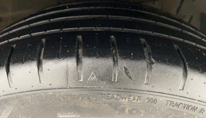 2020 Maruti Ciaz ALPHA 1.5 AT VTVT SHVS, Petrol, Manual, 35,311 km, Right Front Tyre Tread