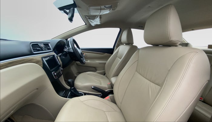 2020 Maruti Ciaz ALPHA 1.5 AT VTVT SHVS, Petrol, Manual, 35,311 km, Right Side Front Door Cabin View