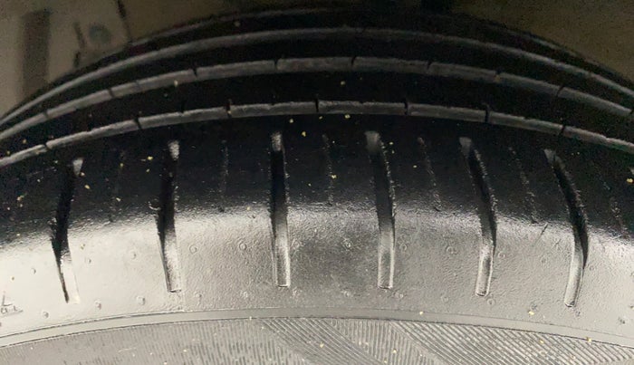 2020 Maruti Ciaz ALPHA 1.5 AT VTVT SHVS, Petrol, Manual, 35,311 km, Left Front Tyre Tread