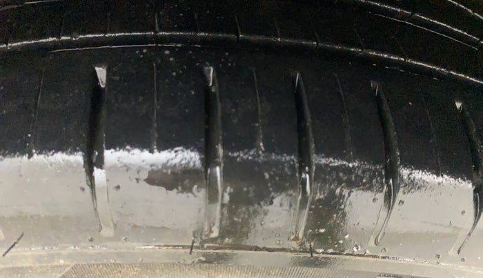 2022 Toyota Glanza V, Petrol, Manual, 26,462 km, Left Front Tyre Tread