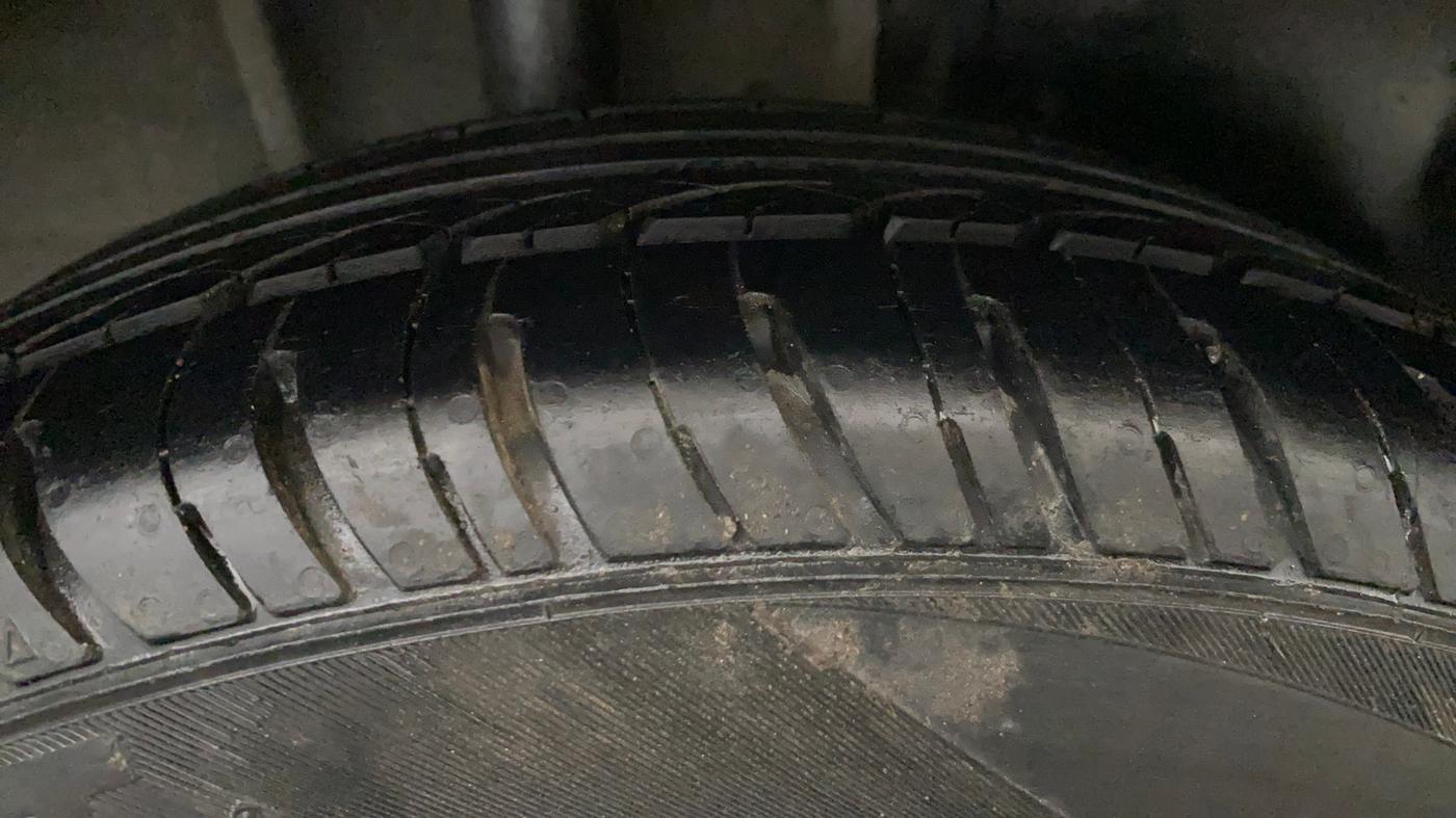 2018 Tata Tiago XZ PETROL, Petrol, Manual, 1,81,325 km, Right Rear Tyre Tread