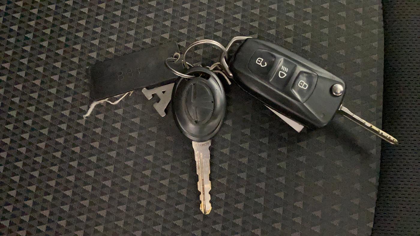 2018 Tata Tiago XZ PETROL, Petrol, Manual, 1,81,325 km, Key Close Up