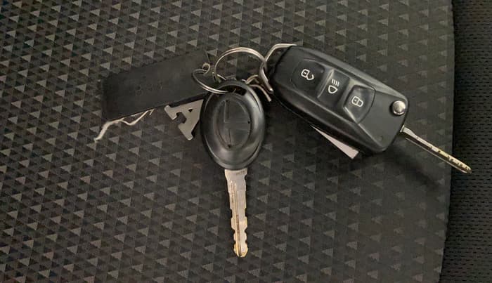 2018 Tata Tiago XZ PETROL, Petrol, Manual, 1,81,325 km, Key Close Up