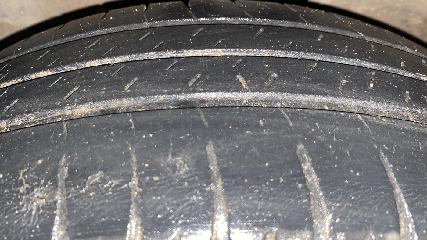 2015 Maruti Swift Dzire ZXI, Petrol, Manual, 82,808 km, Left Front Tyre Tread