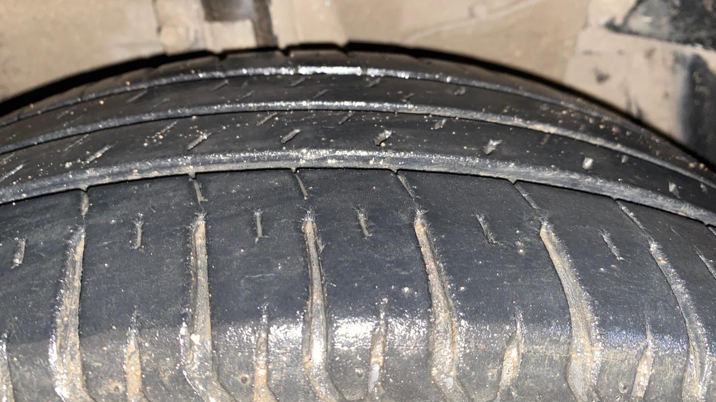 2015 Maruti Swift Dzire ZXI, Petrol, Manual, 82,808 km, Right Front Tyre Tread