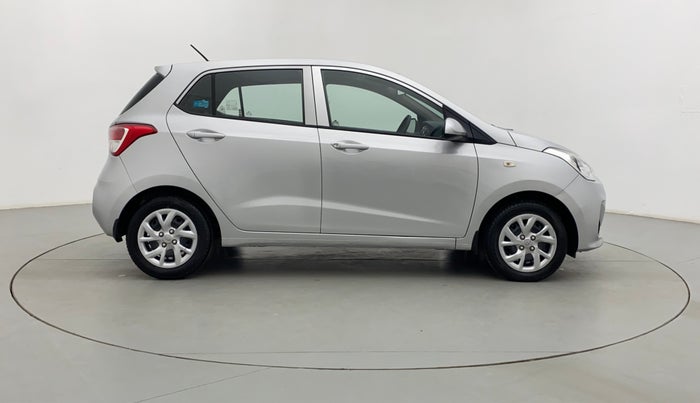 2017 Hyundai Grand i10 MAGNA 1.2 VTVT, Petrol, Manual, 17,083 km, Right Side View