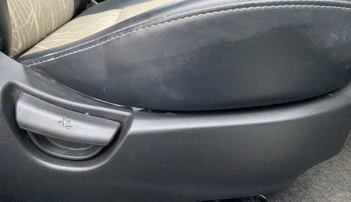 2017 Hyundai Grand i10 MAGNA 1.2 VTVT, Petrol, Manual, 17,083 km, Driver Side Adjustment Panel