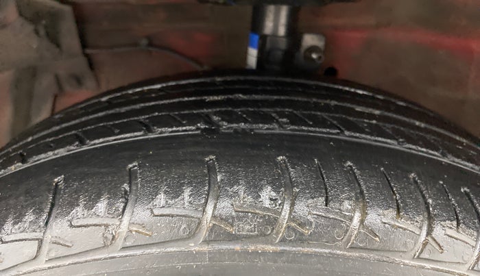 2012 Maruti Swift ZDI, Diesel, Manual, 99,323 km, Left Front Tyre Tread